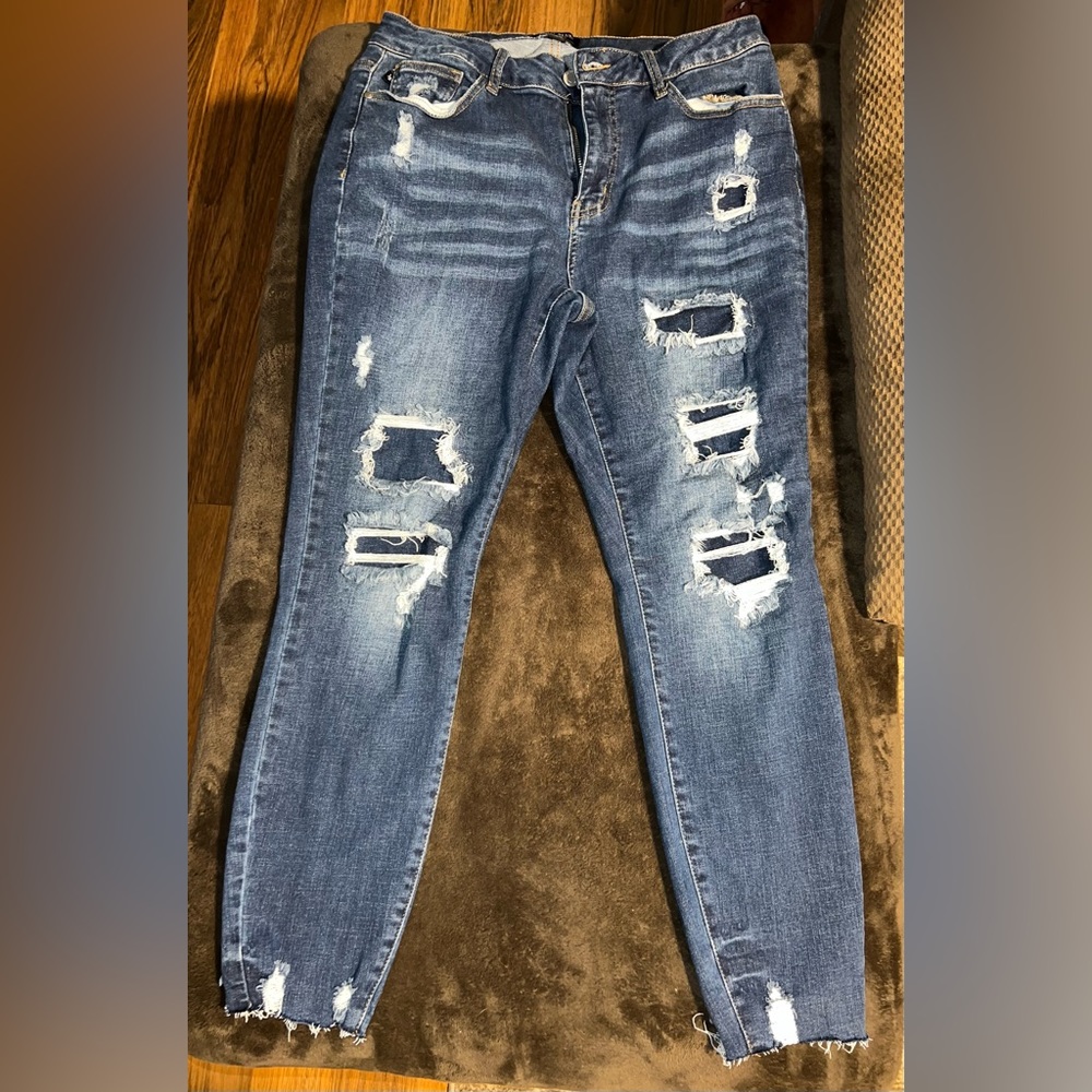 👖 Judy blue raw hem distressed with patch jeans